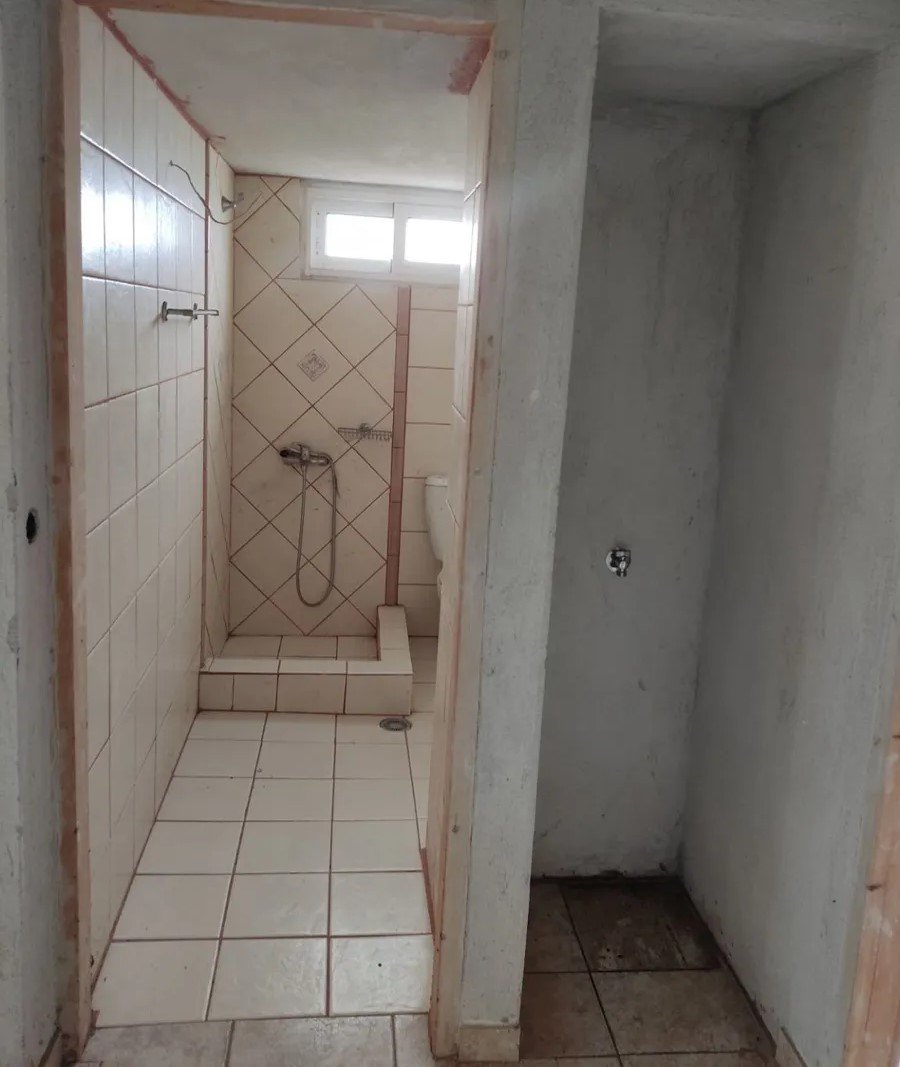 –342948746_1600x1200