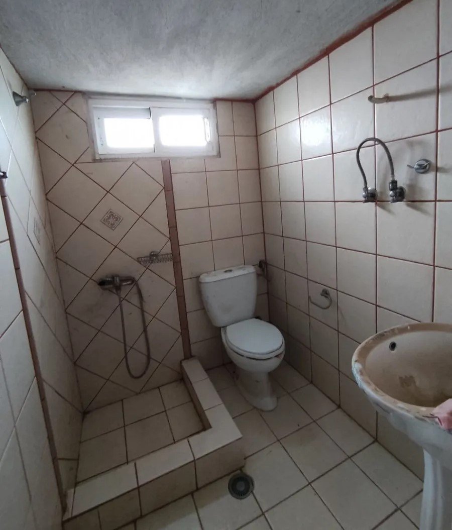 –343012688_1600x1200